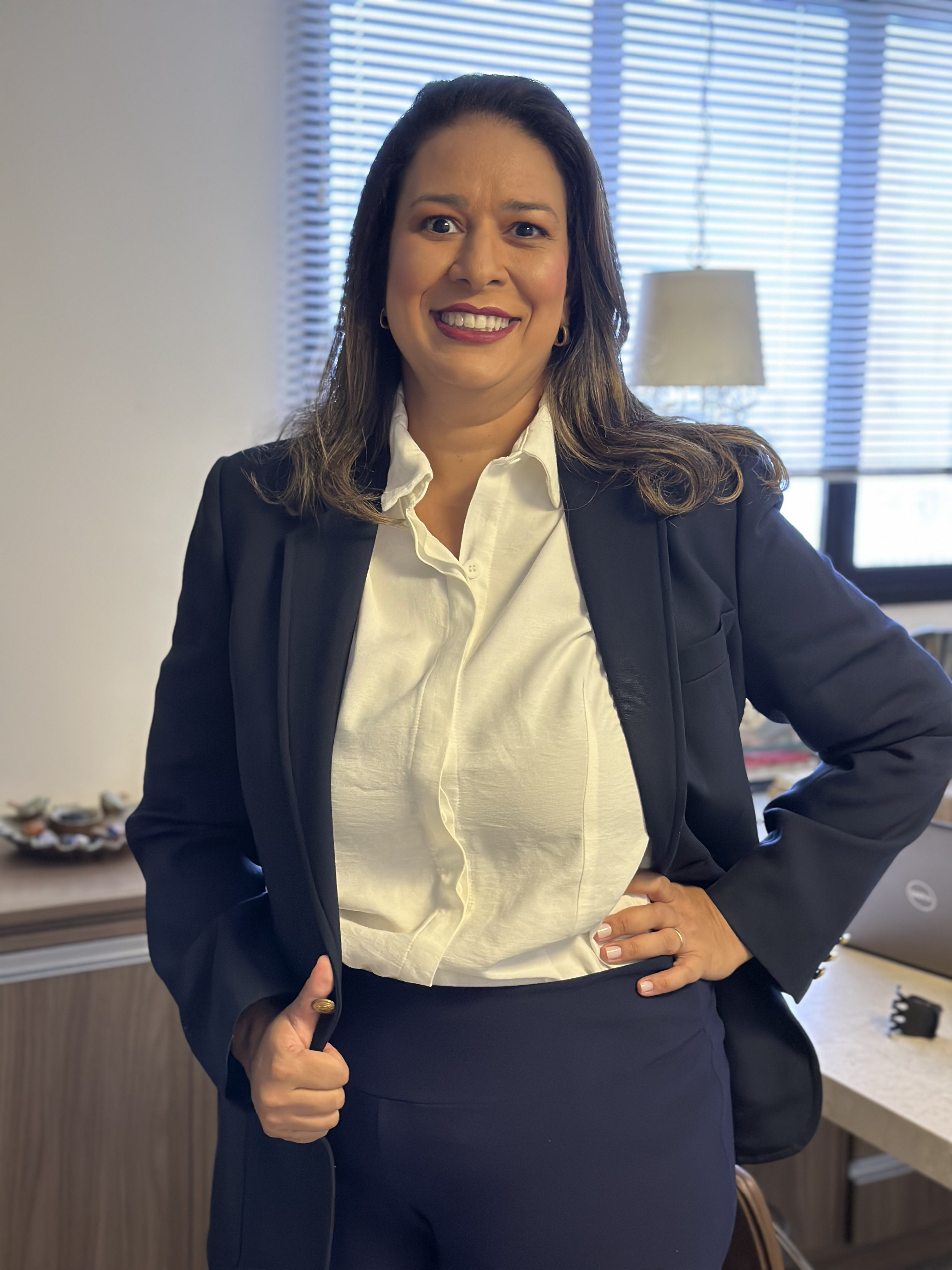 Laryssa Andréa ministrando palestra sobre saúde mental